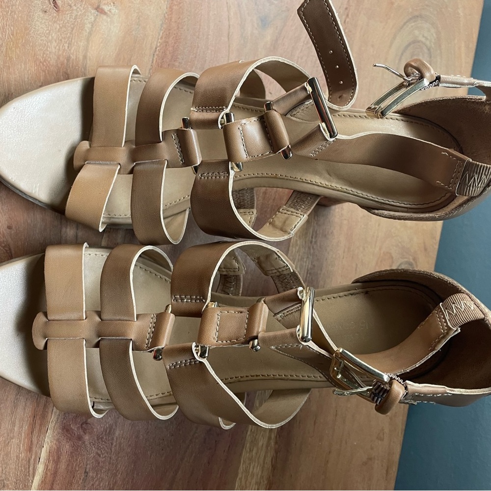 Naturalizer tan color sandals size 7.5